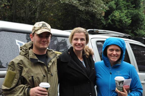 Com o Greg e a Ellen, que nos salvaram com suas lanternas na noite anterior, no Yosemite National Park, na Califórnia, nos Estados Unidos